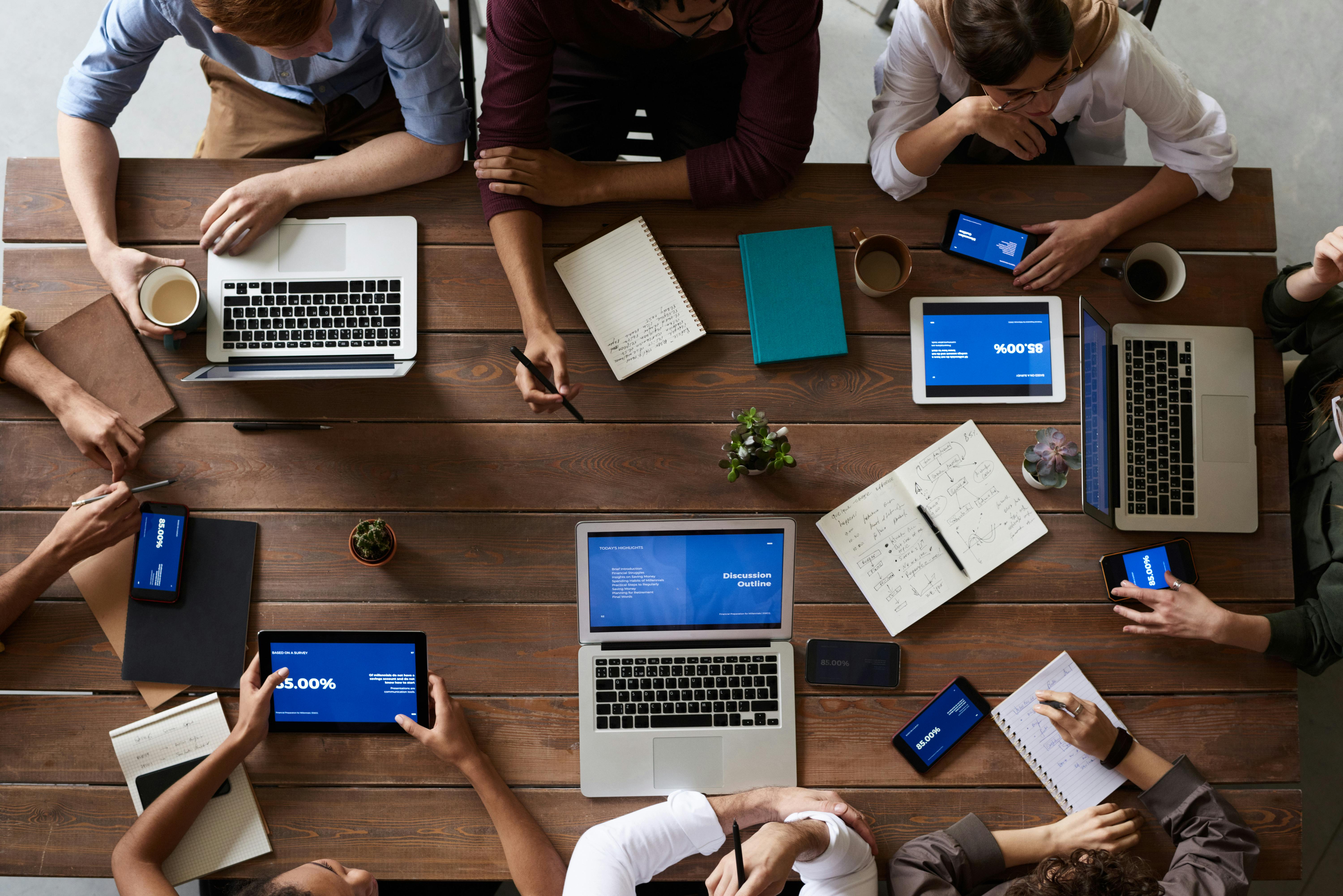 Equipe MUDANÇAS MS planejando um serviço - SEO